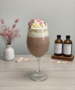 Vela Aromática Artesanal / Copa de Milkshake de Chocolate con espumilla y dulces de chocolate y galleta